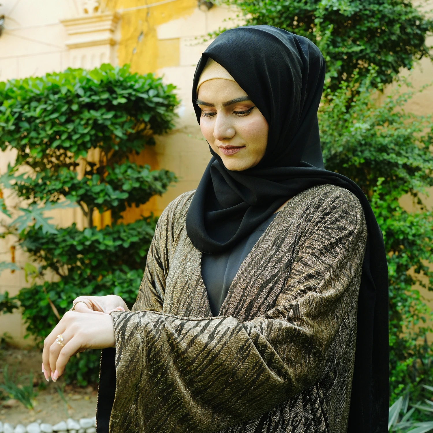 3 PCS MOONLIGHT BLACK GOLD PRINTED ABAYA - Image 2