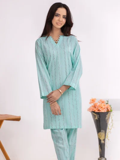 2 PCS Features delicate neck detailing crafted