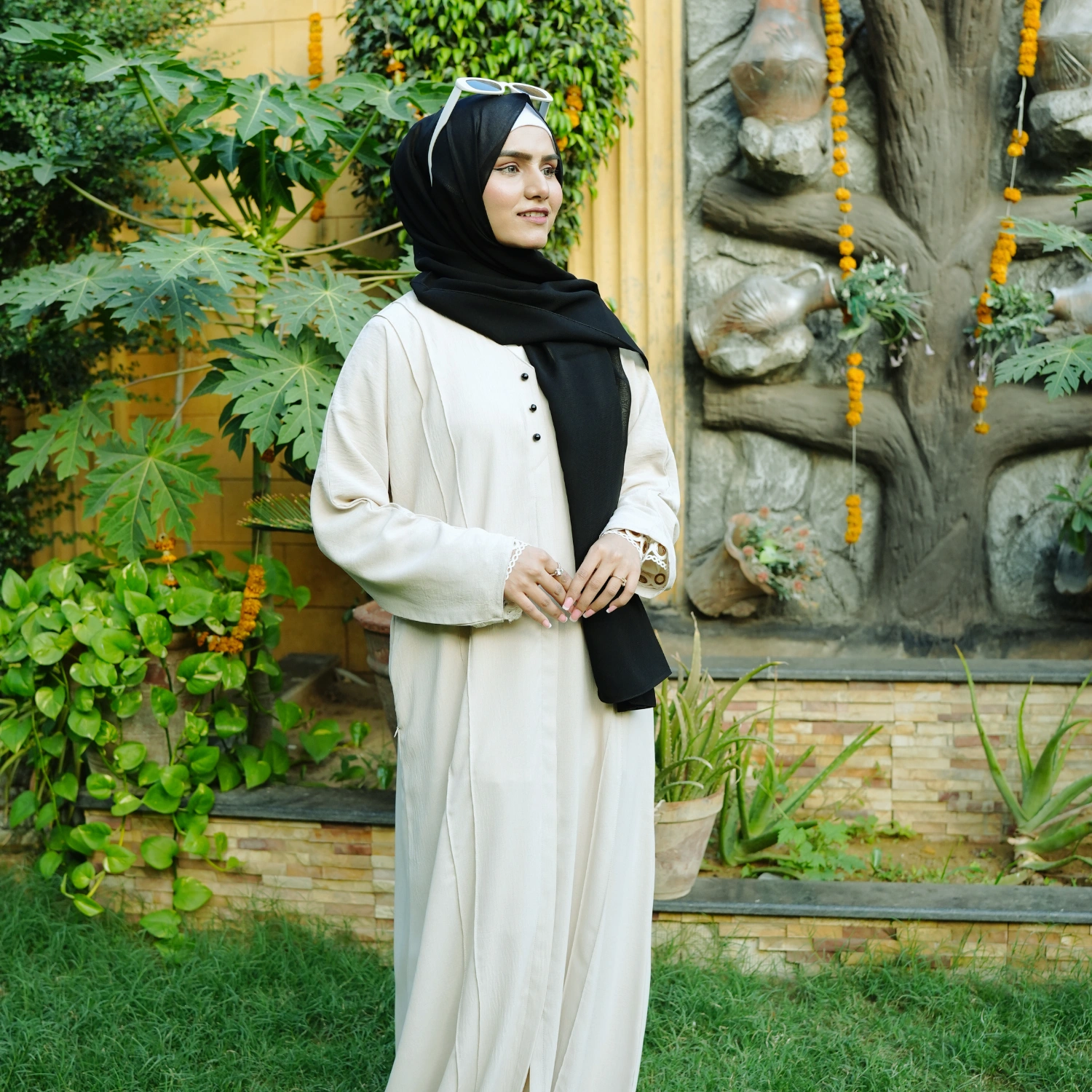 2 Piece set Off-white abaya, black scarf